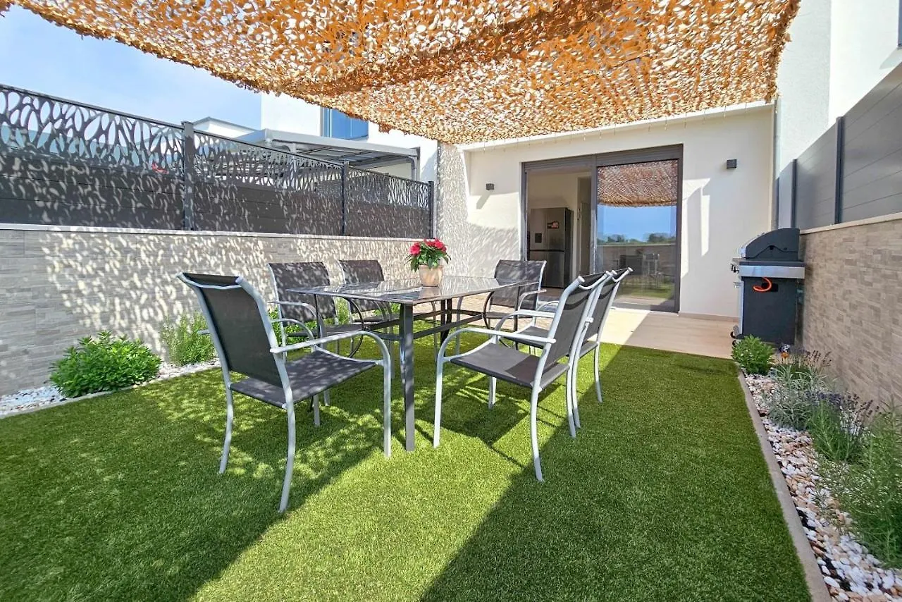 Casa Vanda Apartment Novigrad  Croatia